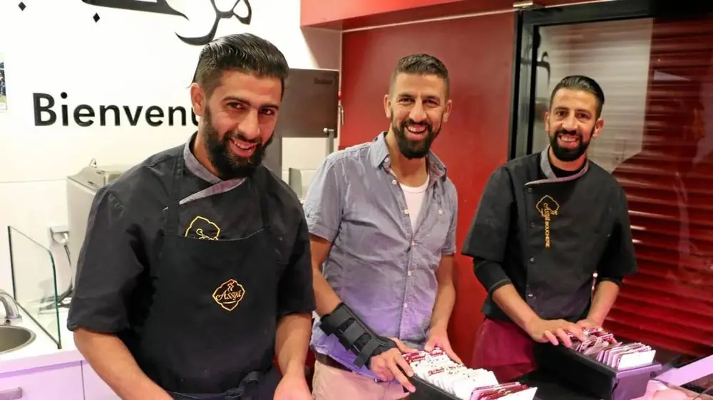 Les frères Bouazzi devant la boucherie Assya
